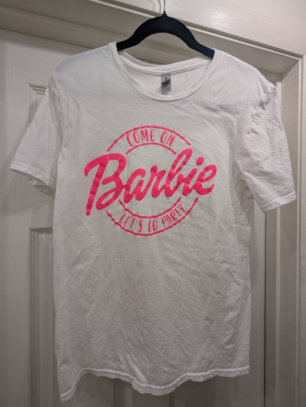 Come On Barbie Let’s Go Party Graphic Tee White Pink Size M